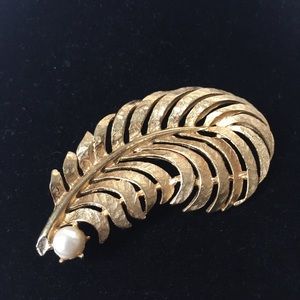 Vintage Lee Co. Signed Leaf with Pearl Brooch Pin